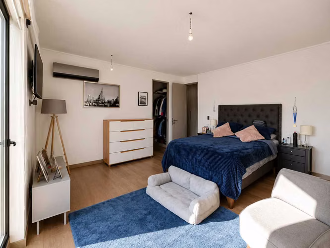 Moderna Casa con Excelente Conectividad (174425)