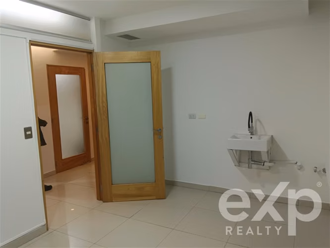 Arriendo Oficina 2 privados Avenida Libertad, Viña del Mar
