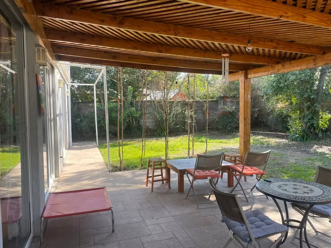 VENTA AMPLIA CASA 5DO  4BA SALA DE ESTAR GRANDE LAS CONDES