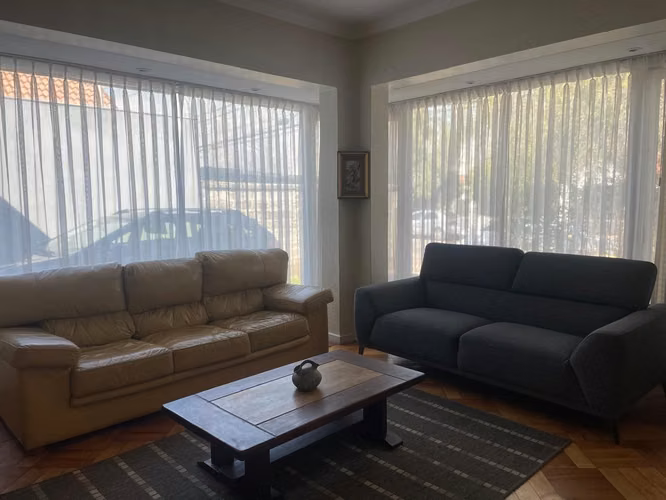 VENTA AMPLIA CASA 5DO  4BA SALA DE ESTAR GRANDE LAS CONDES