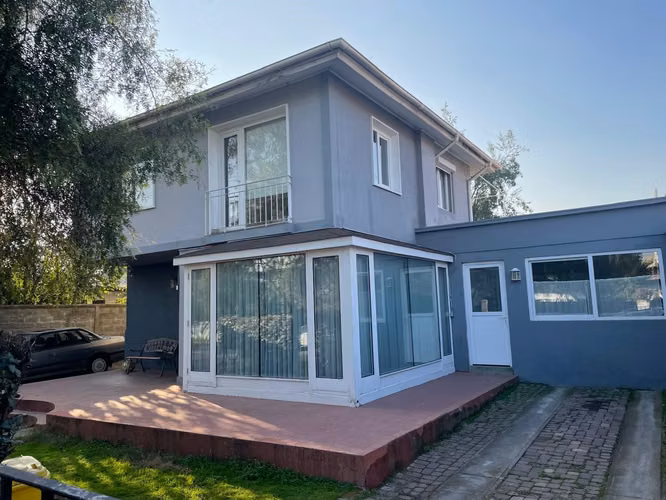 VENTA AMPLIA CASA 5DO  4BA EXCELENTE UBICACION