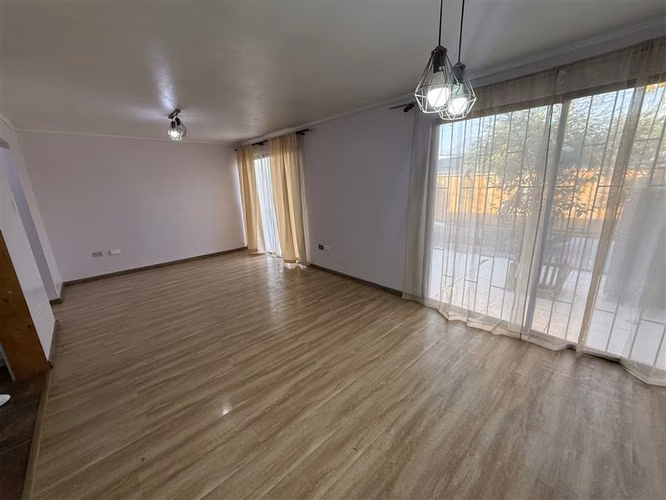 Casa en venta de 3 dorm. en Maipú