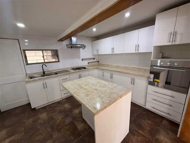 Casa en venta de 3 dorm. en Maipú