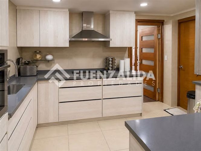 Amplia casa en La Reina,6D,Piscina,Jardin y Gimnasio - Imagen 14