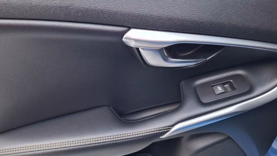 VOLVO V40 T4 R-DESIGNE MT 2018