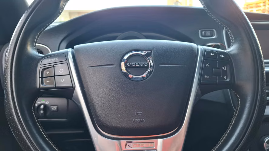 VOLVO V40 T4 R-DESIGNE MT 2018