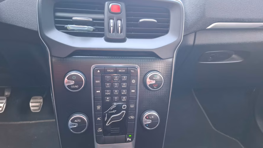 VOLVO V40 T4 R-DESIGNE MT 2018