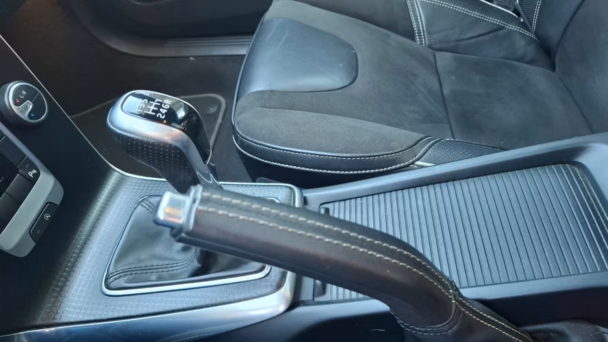 VOLVO V40 T4 R-DESIGNE MT 2018
