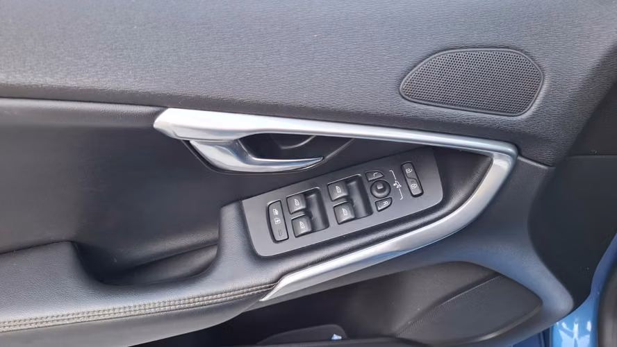 VOLVO V40 T4 R-DESIGNE MT 2018