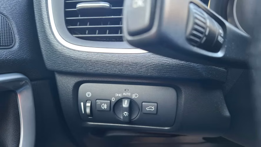 VOLVO V40 T4 R-DESIGNE MT 2018