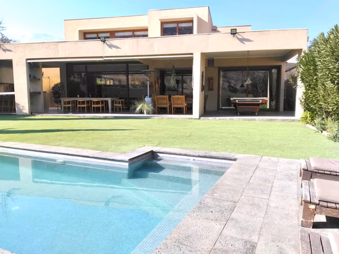Espaciosa Casa Sustentable con Moderno Diseño  (174441)