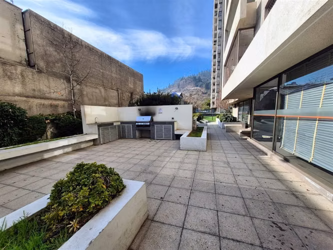 Departamento en venta de 3 dorm. con est. y bod. en Recoleta