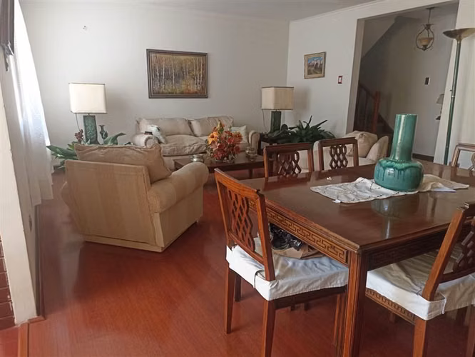 Casa en venta de 5 dorm, 2 baños más servicios en La Reina - Imagen 6