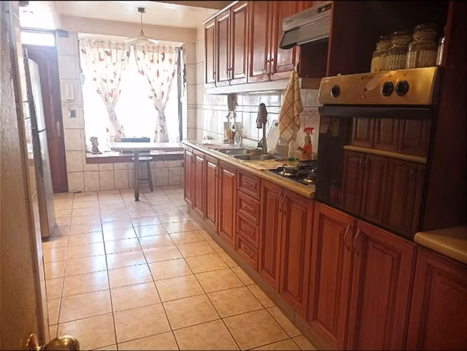 Casa en venta de 5 dorm, 2 baños más servicios en La Reina - Imagen 10