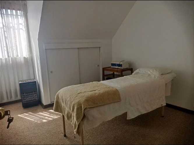 Casa en venta de 5 dorm, 2 baños más servicios en La Reina - Imagen 21