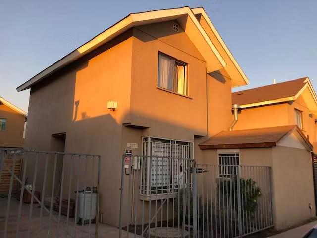 Casa Amplia y Moderna con Excelente Conectivi (174449)