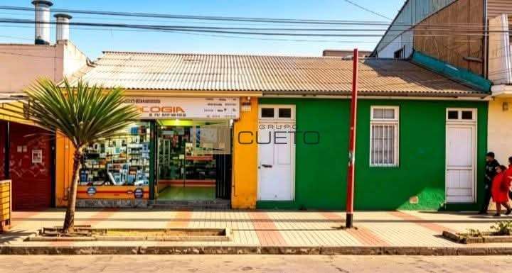 En Venta , Propiedad Comercial + Casa Habitación en el Centro de Quintero.