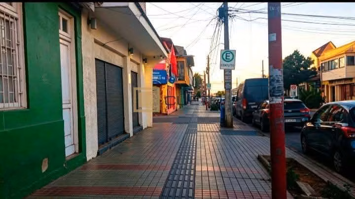 En Venta , Propiedad Comercial + Casa Habitación en el Centro de Quintero.