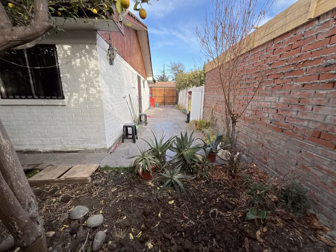 Se vende casa en pasaje lago riñihue sur 7121. Pudahuel