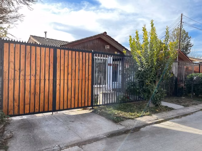 Se vende casa en pasaje lago riñihue sur 7121. Pudahuel