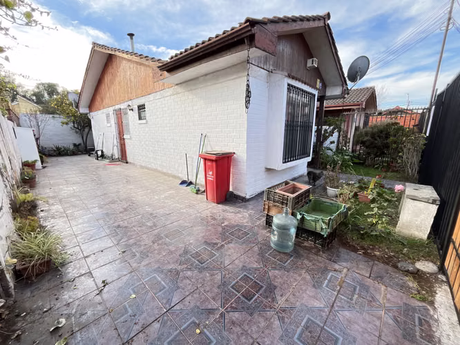 Se vende casa en pasaje lago riñihue sur 7121. Pudahuel