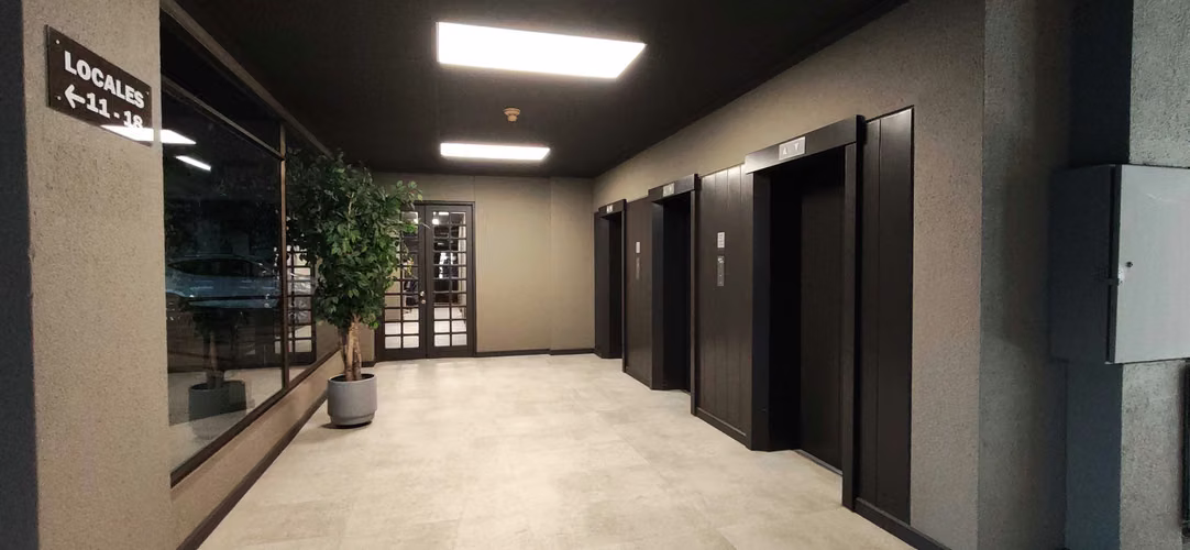 LOCAL TIPO OFICINA LS Condes 110 M2 MANQUEHUE  (174436)