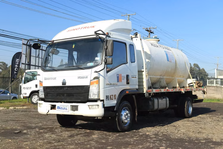 CAMION SINOTRUK HOMAN 2021 CARROCERIA PLANO 6000KG MAS ESTANQUE AGUA