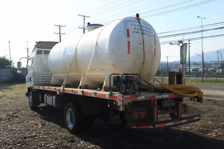 CAMION SINOTRUK HOMAN 2021 CARROCERIA PLANO 6000KG MAS ESTANQUE AGUA