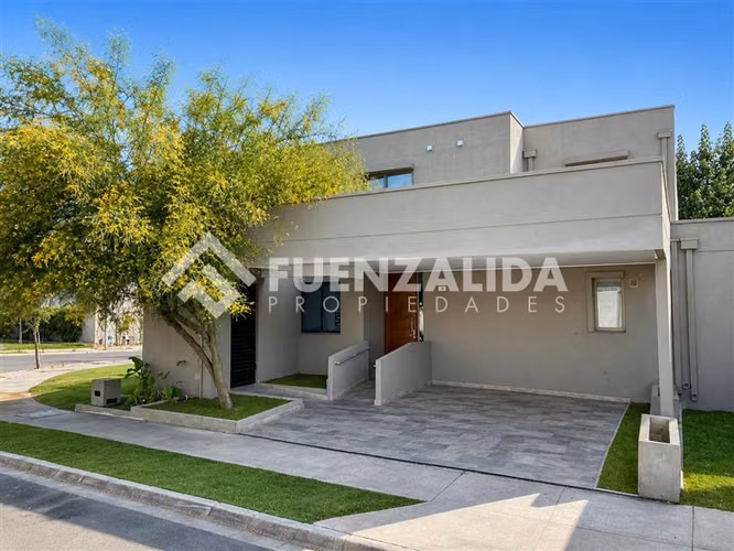 Casa en arriendo de 3 dorm. 2 baños en Padre Hurtado