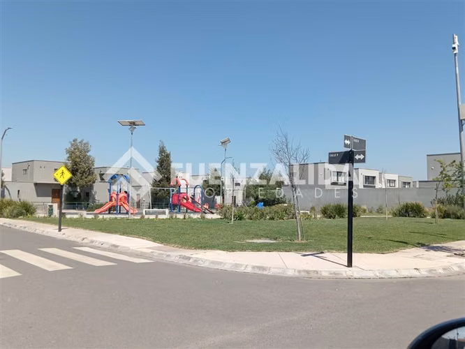 Casa en arriendo de 3 dorm. 2 b, 2 salas en Padre Hurtado