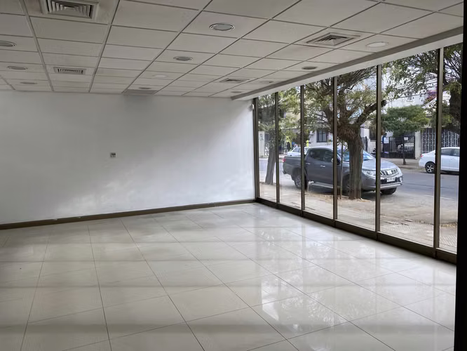 Local Comercial pleno Centro a pasos de la plaza de Cauquenes
