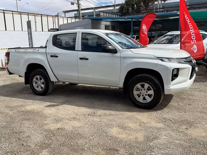 MITSUBISHI L200 2022