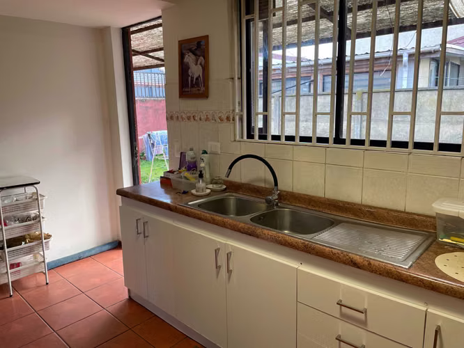 VENDO CASA EN PARQUE LAS AMERICAS (174551)