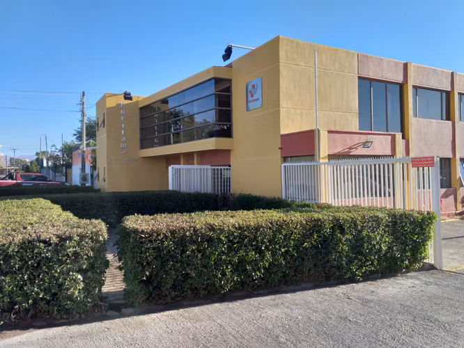 VENDE OFICNA CONSULTA MEDICA O DENTAL C MEDICO PURITAMA