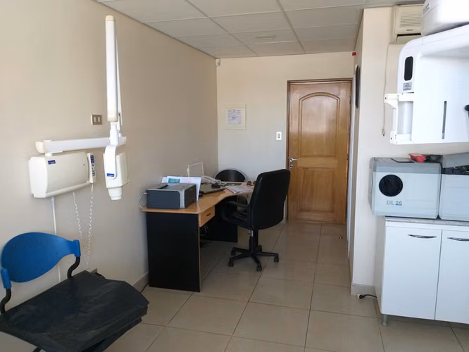 VENDE OFICNA CONSULTA MEDICA O DENTAL C MEDICO PURITAMA