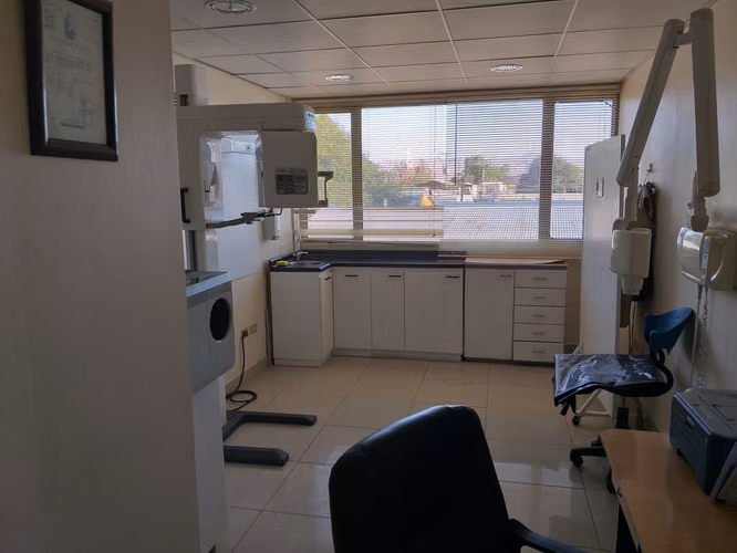 VENDE OFICNA CONSULTA MEDICA O DENTAL C MEDICO PURITAMA