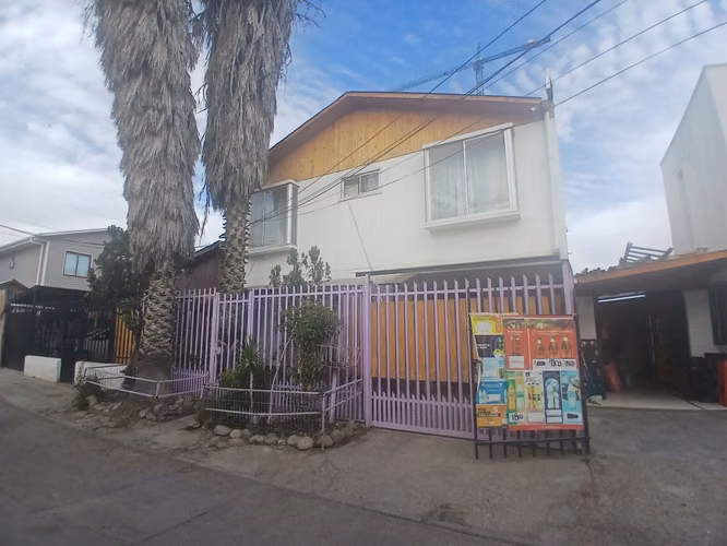 A la Venta 2 casas en 1..  Acceso Sur-Domingo Tocornal