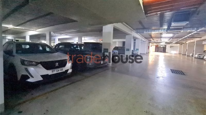 Estacionamiento en venta en Macul