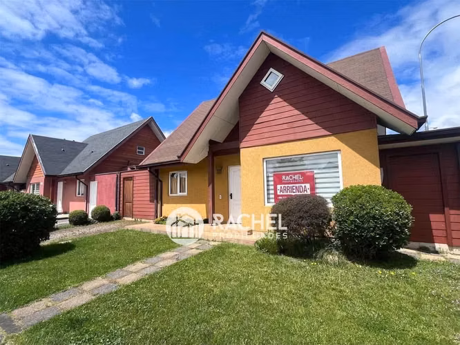SE ARRIENDA IMPECABLE CASA 4 Dormitorios-Barrio Las Encinas