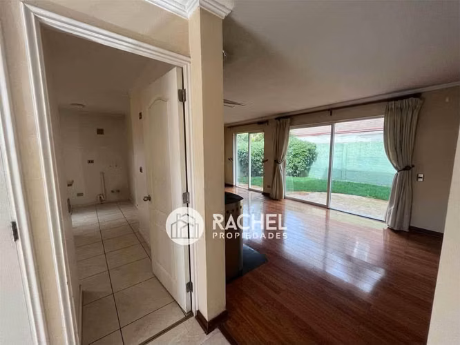 SE ARRIENDA IMPECABLE CASA 4 Dormitorios-Barrio Las Encinas