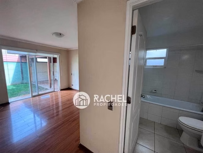 SE ARRIENDA IMPECABLE CASA 4 Dormitorios-Barrio Las Encinas