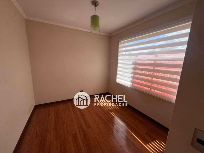 SE ARRIENDA IMPECABLE CASA 4 Dormitorios-Barrio Las Encinas