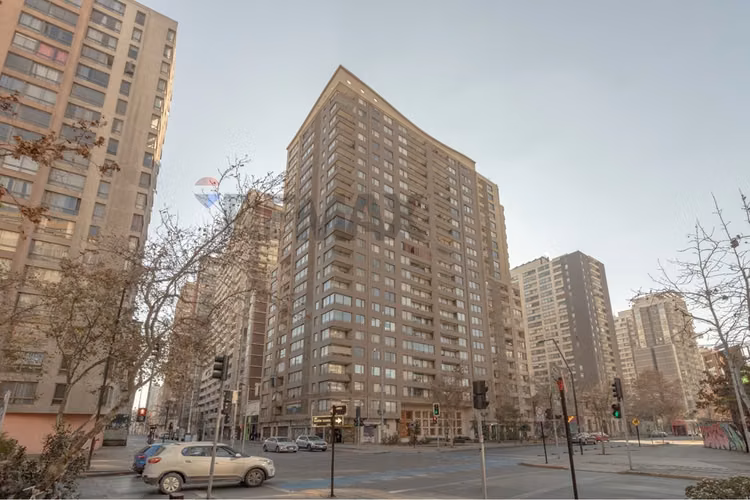 "santiago centro:  2d+ 2b+ living-comedor+ cocina.