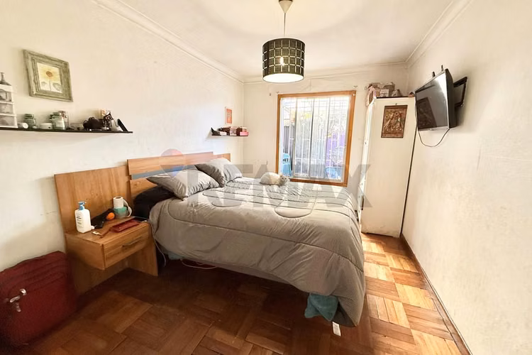 Casa esquina con amplio terreno