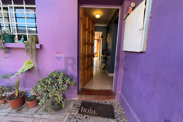 Casa esquina con amplio terreno