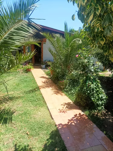 Se vende SIN COMISION casa sólida, amplio terreno, excelente estado a pasos metro Pedrero