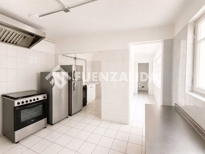 Casa en venta de 7 dorm. en Recoleta