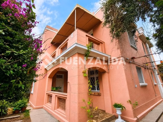 Casa en venta de 7 dorm. en Recoleta