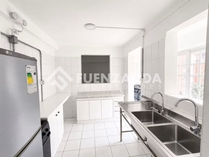 Casa en venta de 7 dorm. en Recoleta