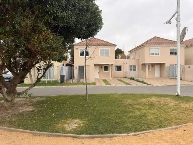 Casa en arriendo de 4 dorm. en Peñaflor. Valles de Peñaflor